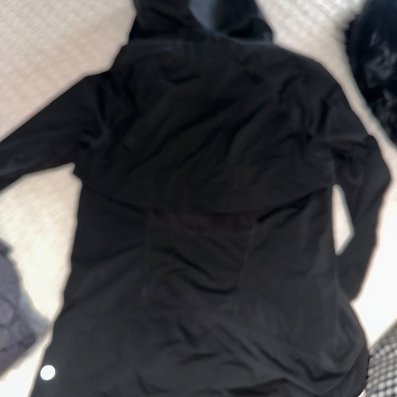 Lululemon windbreaker - Picture 4 of 5